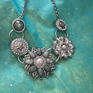 💙 NEW Stunning statement necklace with sparkling embellishments 💙
